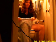Big booty mature mom bathroom spied